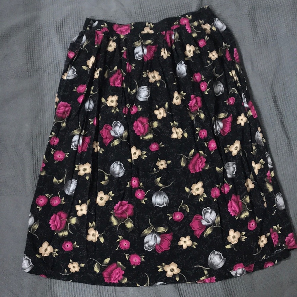 Sag Harbor Floral Print midi length skirt pockets